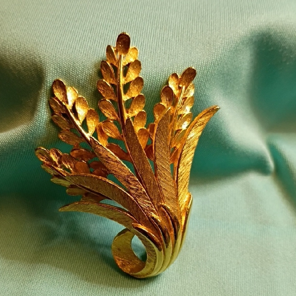 Vintage Gold Leaf Brooch
